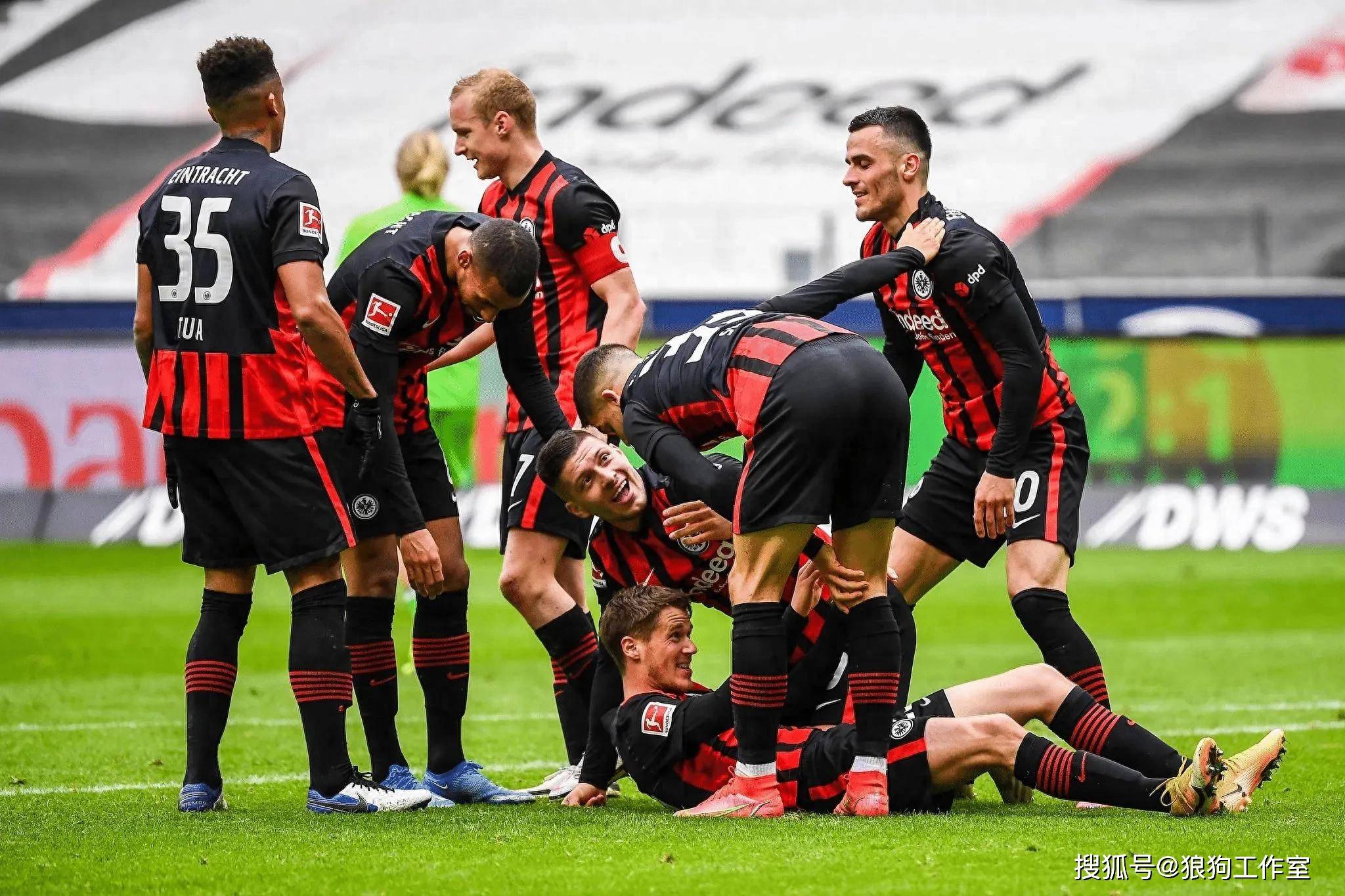 开云娱乐-包含勒沃库森迎德国杯关键赛，转会期内部沟通，气氛紧张，心理建设被强调的词条