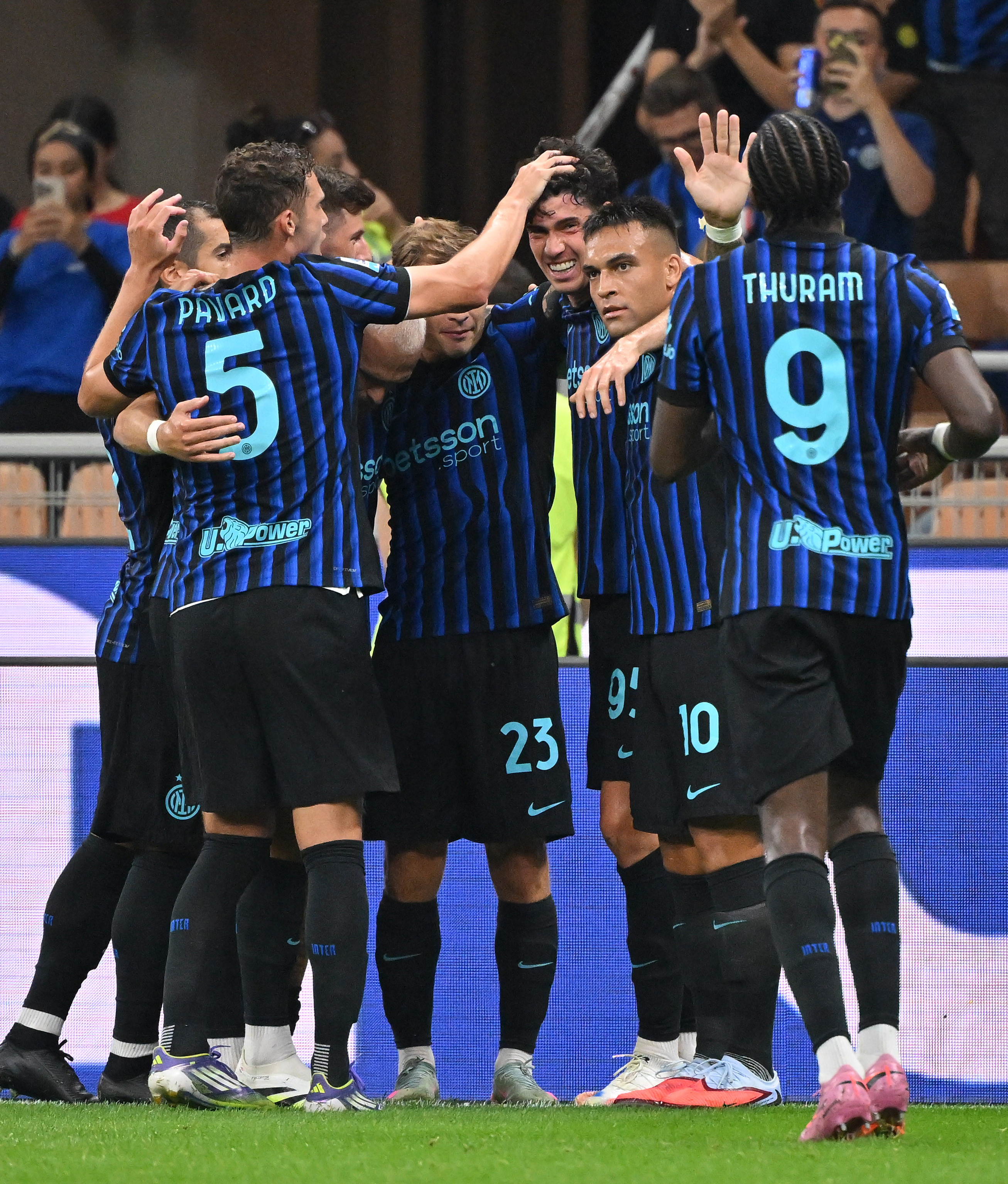 关于荷甲赛程吃紧，AC米兰今晨伤情更新，悬念犹存，控场能力受关注的信息